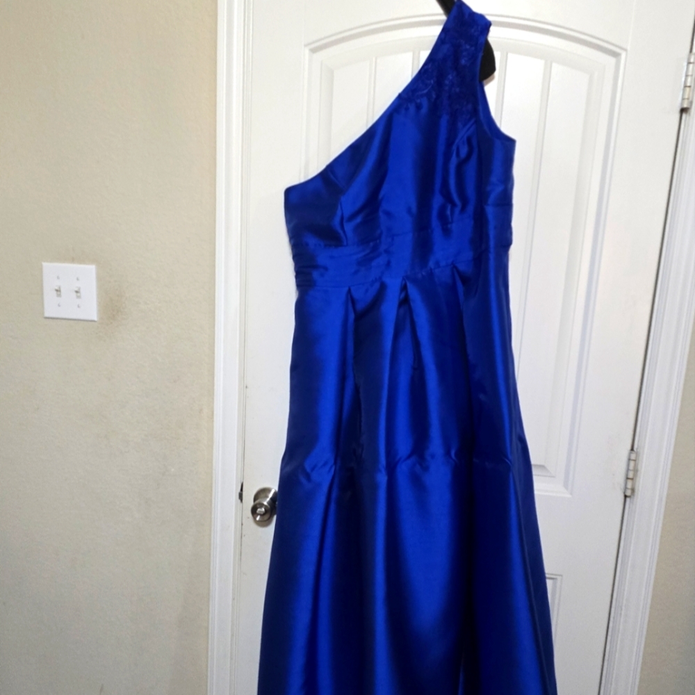 One shoulder Beautiful royal blue dress with pockets.